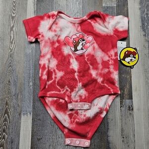 Buc-ee's Valentine's Day Tie Dye 12 month one piece NEW